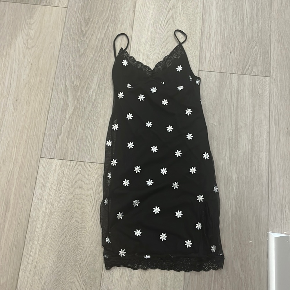 daisy lace dress